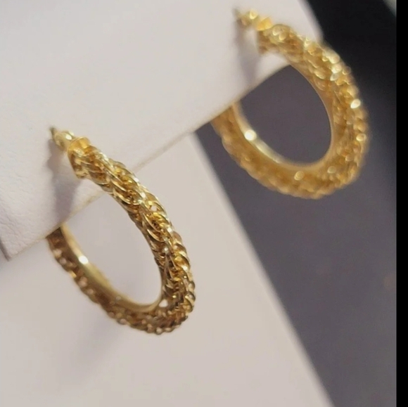 E148. 14k Twisted Rope Chain Hoop Earrings